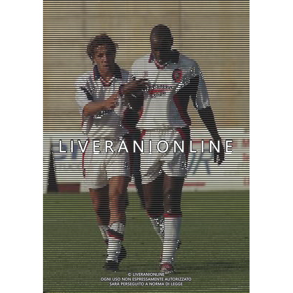 24-08-1998 COPPA ITALIA LUMEZZANE CAGLIARI NELLA FOTO ROBERTO MUZZI E PATRICK M\'BOMA AG ALDO LIVERANI SAS