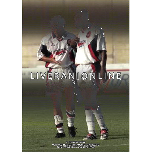 24-08-1998 COPPA ITALIA LUMEZZANE CAGLIARI NELLA FOTO ROBERTO MUZZI E PATRICK M\'BOMA AG ALDO LIVERANI SAS
