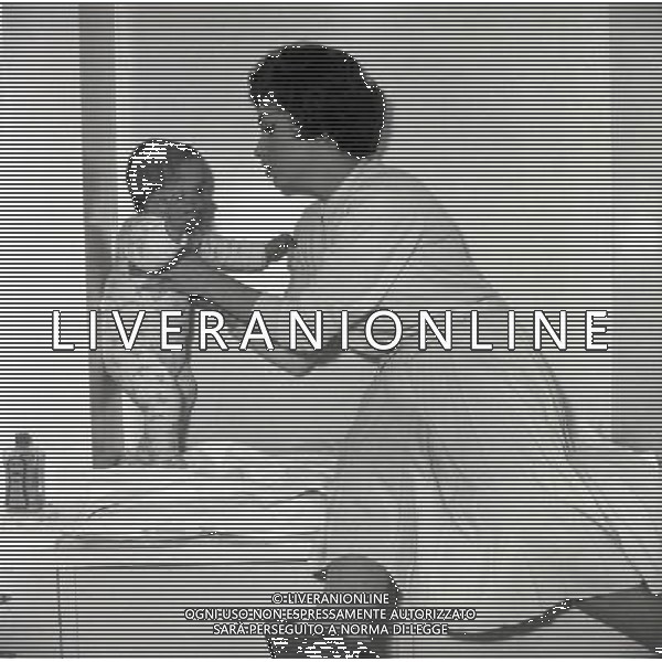 Gina Lollobrigida, nome d\'arte di Luigia Lollobrigida, attrice e scultrice italiana - Retrospettiva nella foto con il figlio Andrea Milko Skofic Jr. nel 1957 ©ARCHIVIO / AGENZIA ALDO LIVERANI SAS - ITALY ONLY EDITORIAL USE ONLY