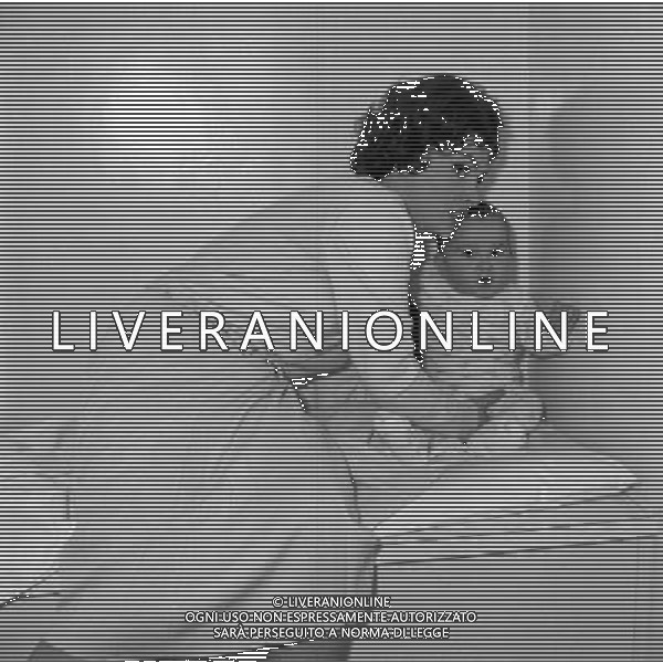 Gina Lollobrigida, nome d\'arte di Luigia Lollobrigida, attrice e scultrice italiana - Retrospettiva nella foto con il figlio Andrea Milko Skofic Jr. nel 1957 ©ARCHIVIO / AGENZIA ALDO LIVERANI SAS - ITALY ONLY EDITORIAL USE ONLY