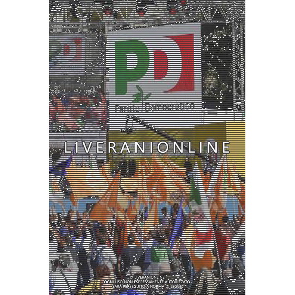 Manifestazione del Partito Democratico \' La Piazza e\' del Popolo. Si\' a unâ€™Italia piu\' forte. Si\' a unâ€™Europa piu\' giusta \' - Roma - Piazza del Popolo 29.10.2016 - nella foto: La piazza /Ph.Corradetti-Ag. Aldo Liverani / AGENZIA ALDO LIVERANI SAS
