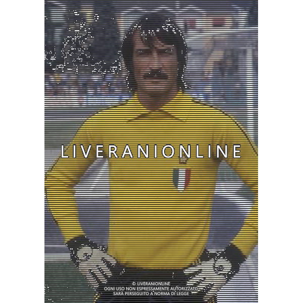 RETROSPETTIVA ENRICO ALBERTOSI CALCIATORE NELLA FOTO ENRICO ALBERTOSI CON LA MAGLIA DEL MILAN AG ALDO LIVERANI SAS