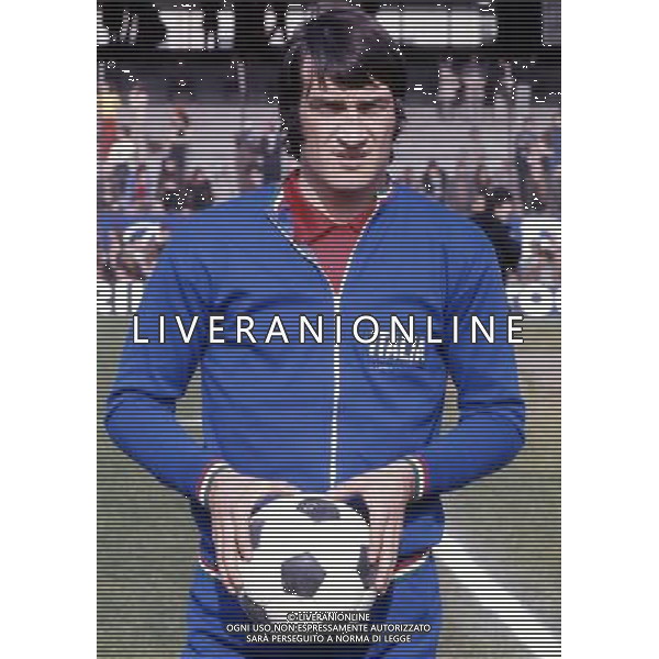 RETROSPETTIVA ENRICO ALBERTOSI CALCIATORE NELLA FOTO ENRICO ALBERTOSI CON LA MAGLIA DELLA NAZIONALE ITALIANA AG ALDO LIVERANI SAS