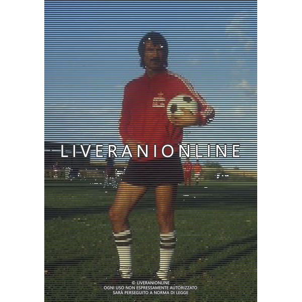 RETROSPETTIVA ENRICO ALBERTOSI CALCIATORE NELLA FOTO ENRICO ALBERTOSI CON LA MAGLIA DEL ELPIDIENSE AG ALDO LIVERANI SAS