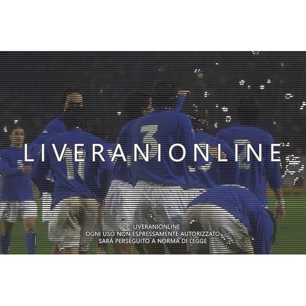 TRIESTE 28-01 2001 ITALIA -LITUANIA NELLA FOTO ABBRACCI ITALIA AG ALDO LIVERANI SAS