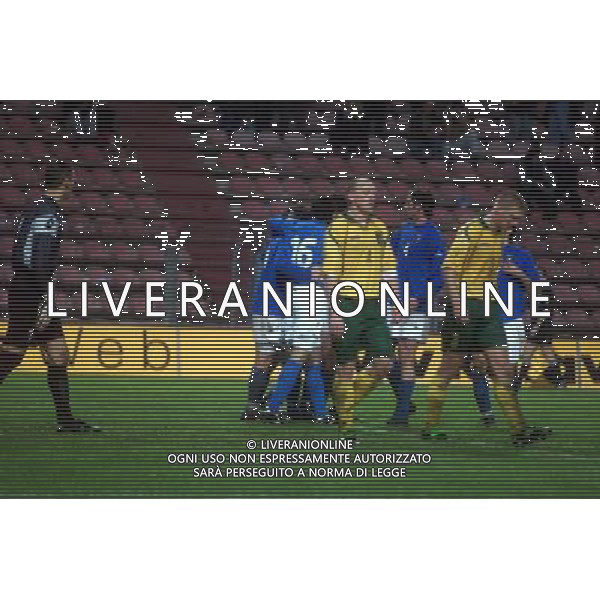 TRIESTE 28-01 2001 ITALIA -LITUANIA NELLA FOTO ABBRACCI ITALIA AG ALDO LIVERANI SAS