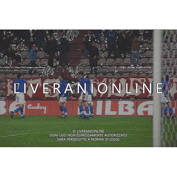 TRIESTE 28-01 2001 ITALIA -LITUANIA NELLA FOTO ABBRACCI ITALIA AG ALDO LIVERANI SAS