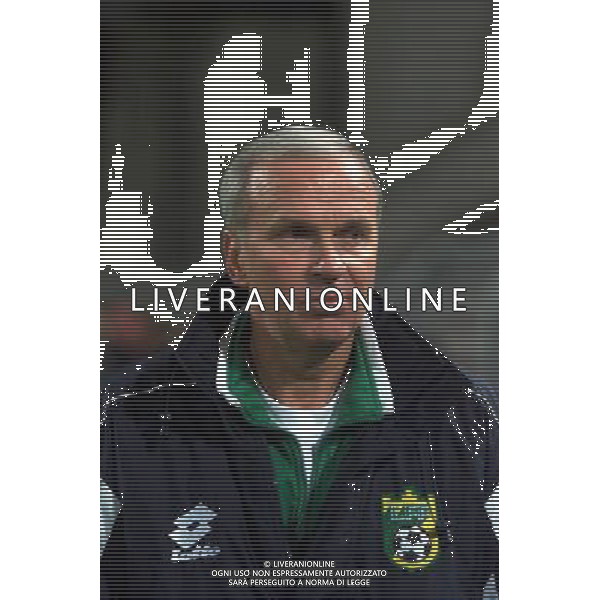 TRIESTE 28-01 2001 ITALIA -LITUANIA NELLA FOTO ZELKEVICIUS BENJAMINAS ALLENATORE LUTUANIA AG ALDO LIVERANI SAS