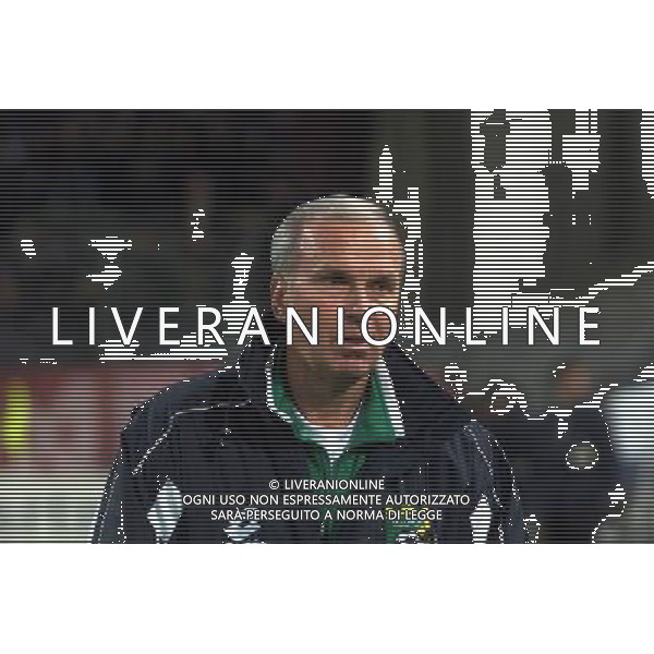 TRIESTE 28-01 2001 ITALIA -LITUANIA NELLA FOTO ZELKEVICIUS BENJAMINAS ALLENATORE LUTUANIA AG ALDO LIVERANI SAS