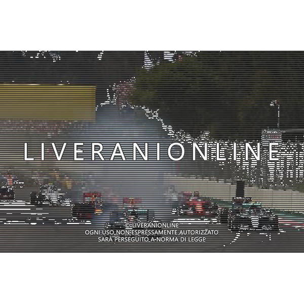 Lewis Hamilton (GBR) Mercedes AMG F1 W07 Hybrid locks up under braking as he leads at the start of the race. 30.10.2016. Formula 1 World Championship, Rd 19, Mexican Grand Prix, Mexico City, Mexico, Race Day. / AGENZIA ALDO LIVERANI SAS - ITALY ONLY EDITORIAL USE ONLY