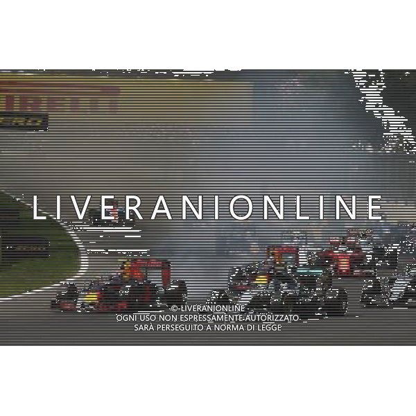 Max Verstappen (NLD) Red Bull Racing RB12 and Nico Rosberg (GER) Mercedes AMG F1 W07 Hybrid at the start of the race. 30.10.2016. Formula 1 World Championship, Rd 19, Mexican Grand Prix, Mexico City, Mexico, Race Day. / AGENZIA ALDO LIVERANI SAS - ITALY ONLY EDITORIAL USE ONLY