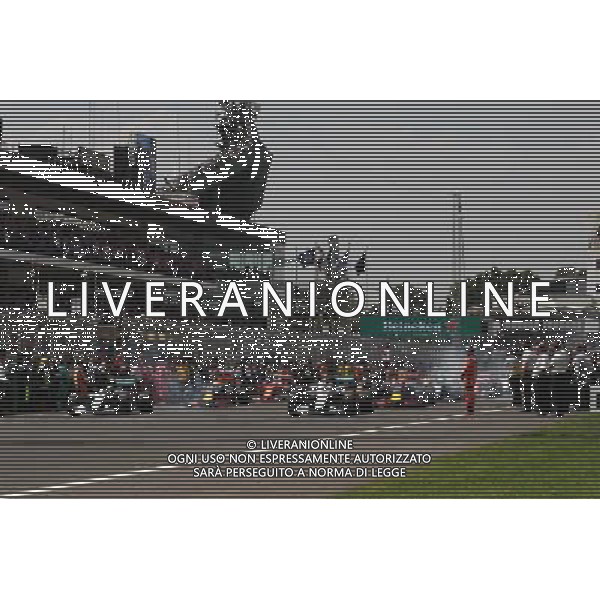 Lewis Hamilton (GBR) Mercedes AMG F1 W07 Hybrid leads on the formation lap. 30.10.2016. Formula 1 World Championship, Rd 19, Mexican Grand Prix, Mexico City, Mexico, Race Day. / AGENZIA ALDO LIVERANI SAS - ITALY ONLY EDITORIAL USE ONLY
