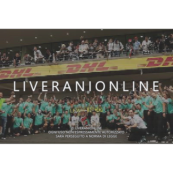 Race winner Lewis Hamilton (GBR) Mercedes AMG F1 and second placed team mate Nico Rosberg (GER) Mercedes AMG F1 celebrate with the team. 30.10.2016. Formula 1 World Championship, Rd 19, Mexican Grand Prix, Mexico City, Mexico, Race Day. s / AGENZIA ALDO LIVERANI SAS - ITALY ONLY EDITORIAL USE ONLY