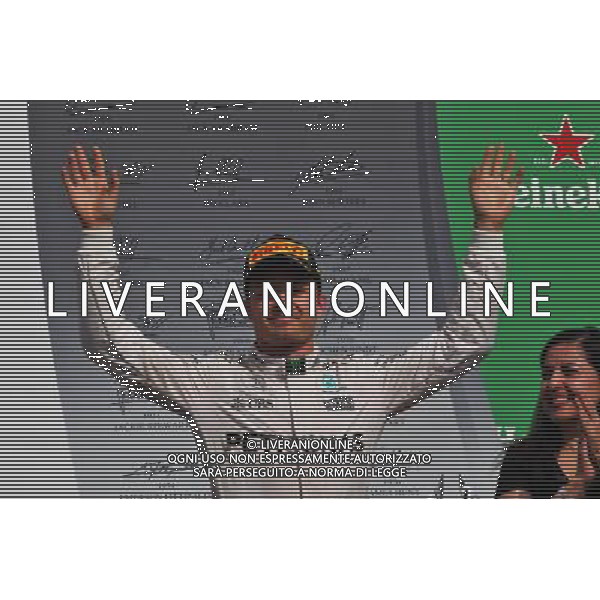 Nico Rosberg (GER) Mercedes AMG F1 celebrates his second position on the podium. 30.10.2016. Formula 1 World Championship, Rd 19, Mexican Grand Prix, Mexico City, Mexico, Race Day. / AGENZIA ALDO LIVERANI SAS - ITALY ONLY EDITORIAL USE ONLY