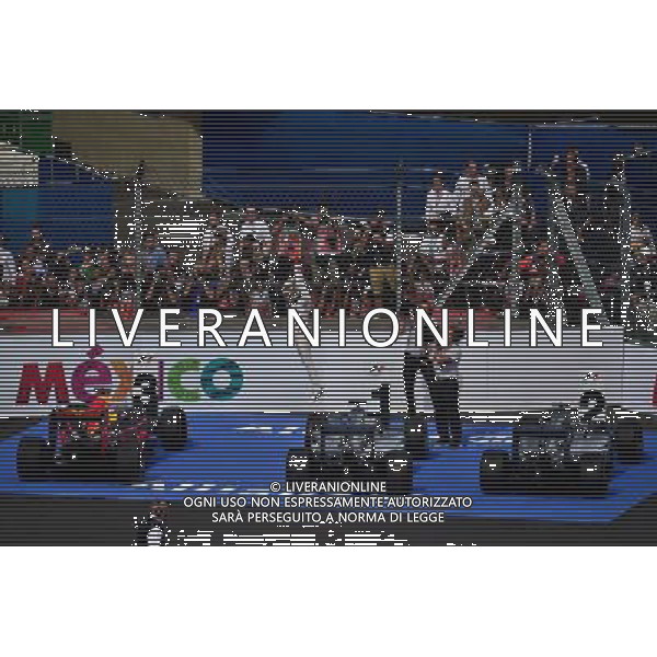 Race winner Lewis Hamilton (GBR) Mercedes AMG F1 W07 Hybrid celebrates in parc ferme. 30.10.2016. Formula 1 World Championship, Rd 19, Mexican Grand Prix, Mexico City, Mexico, Race Day. s / AGENZIA ALDO LIVERANI SAS - ITALY ONLY EDITORIAL USE ONLY