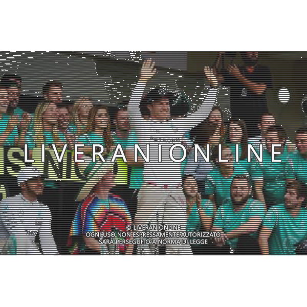Nico Rosberg (GER) Mercedes AMG F1 and race winner Lewis Hamilton (GBR) Mercedes AMG F1 celebrate with the team. 30.10.2016. Formula 1 World Championship, Rd 19, Mexican Grand Prix, Mexico City, Mexico, Race Day. s / AGENZIA ALDO LIVERANI SAS - ITALY ONLY EDITORIAL USE ONLY