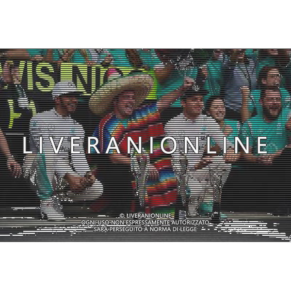 Race winner Lewis Hamilton (GBR) Mercedes AMG F1 and team mate Nico Rosberg (GER) Mercedes AMG F1 celebrate with the team. 30.10.2016. Formula 1 World Championship, Rd 19, Mexican Grand Prix, Mexico City, Mexico, Race Day. s / AGENZIA ALDO LIVERANI SAS - ITALY ONLY EDITORIAL USE ONLY
