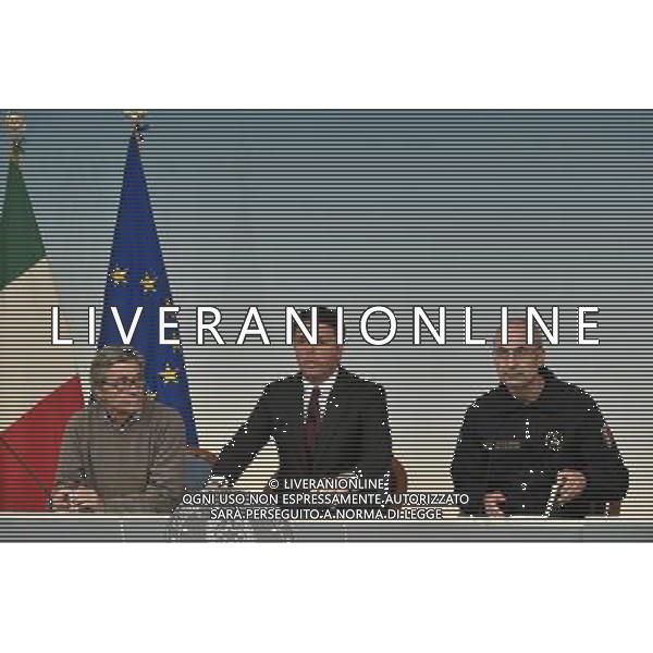 Conferenza stampa dopo il Consiglio dei Ministri - Roma - 31.10.2016 - Palazzo Chigi - nella foto: Vasco Errani Matteo Renzi e Fabrizio Curcio /Ph.Corradetti / AGENZIA ALDO LIVERANI SAS / AGENZIA ALDO LIVERANI SAS