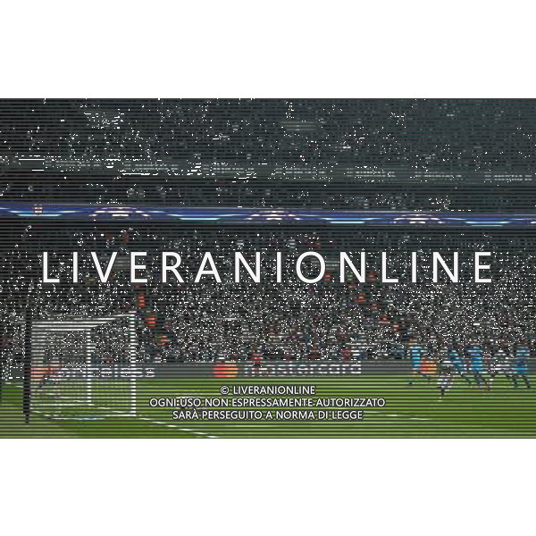UEFA Champions League Group B match between Besiktas and Napoli at Vodafone Arena in Istanbul , Turkey ,November 01 , 2016. Final Score : Besiktas 1 - Napoli 1 Pictured Ricardo Quaresma of Besiktas and Pepe Reina of Napoli. LIGA MISTRZOW PILKA NOZNA SEZON 2016/2017 FOT.SESKIM PHOTO/NEWSPIX.PL POLAND, TURKEY, GERMANY, AUSTRIA AND UK OUT !!! --- Newspix.pl AG ALDO LIVERANI SAS ONLY ITALY *** Local Caption *** www.newspix.pl mail us: info@newspix.pl call us: 0048 022 23 22 222 --- Polish Picture Agency by Ringier Axel Springer Poland