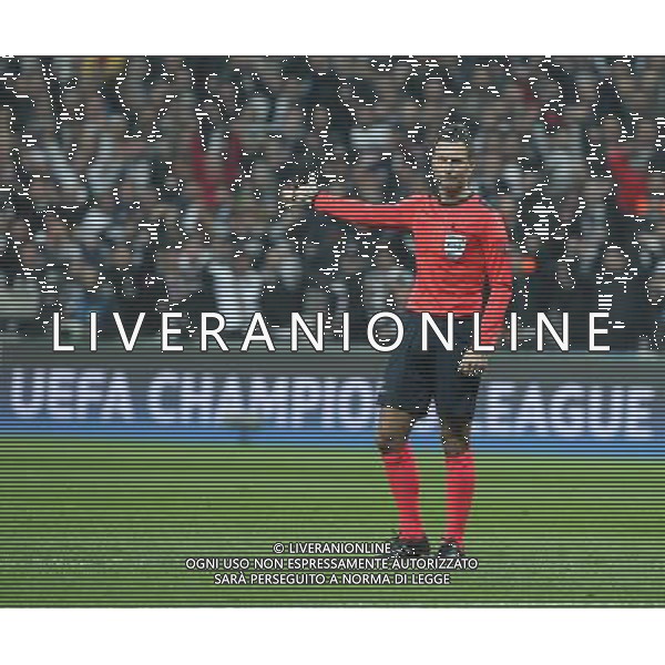 UEFA Champions League Group B match between Besiktas and Napoli at Vodafone Arena in Istanbul , Turkey ,November 01 , 2016. Pictured Referee Mark Clattenburg LIGA MISTRZOW PILKA NOZNA SEZON 2016/2017 FOT.SESKIM PHOTO/NEWSPIX.PL POLAND, TURKEY, GERMANY, AUSTRIA AND UK OUT !!! --- Newspix.pl AG ALDO LIVERANI SAS ONLY ITALY *** Local Caption *** www.newspix.pl mail us: info@newspix.pl call us: 0048 022 23 22 222 --- Polish Picture Agency by Ringier Axel Springer Poland