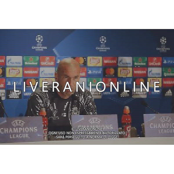 WARSZAWA 01.11.2016 KONFERENCJA PRASOWA REALU MADRYT --- REAL MADRID PRESS CONFERENCE IN WARSAW ZINEDINE ZIDANE FOT. PIOTR KUCZA/NEWSPIX.PL --- Newspix.pl AG ALDO LIVERANI SAS ONLY ITALY *** Local Caption *** www.newspix.pl mail us: info@newspix.pl call us: 0048 022 23 22 222 --- Polish Picture Agency by Ringier Axel Springer Poland