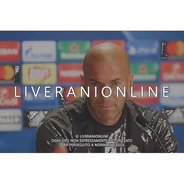 WARSZAWA 01.11.2016 KONFERENCJA PRASOWA REALU MADRYT --- REAL MADRID PRESS CONFERENCE IN WARSAW ZINEDINE ZIDANE FOT. PIOTR KUCZA/NEWSPIX.PL --- Newspix.pl AG ALDO LIVERANI SAS ONLY ITALY *** Local Caption *** www.newspix.pl mail us: info@newspix.pl call us: 0048 022 23 22 222 --- Polish Picture Agency by Ringier Axel Springer Poland