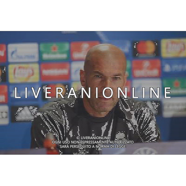 WARSZAWA 01.11.2016 KONFERENCJA PRASOWA REALU MADRYT --- REAL MADRID PRESS CONFERENCE IN WARSAW ZINEDINE ZIDANE FOT. PIOTR KUCZA/NEWSPIX.PL --- Newspix.pl AG ALDO LIVERANI SAS ONLY ITALY *** Local Caption *** www.newspix.pl mail us: info@newspix.pl call us: 0048 022 23 22 222 --- Polish Picture Agency by Ringier Axel Springer Poland