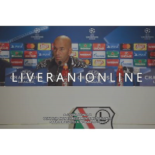 WARSZAWA 01.11.2016 KONFERENCJA PRASOWA REALU MADRYT --- REAL MADRID PRESS CONFERENCE IN WARSAW ZINEDINE ZIDANE FOT. PIOTR KUCZA/NEWSPIX.PL --- Newspix.pl AG ALDO LIVERANI SAS ONLY ITALY *** Local Caption *** www.newspix.pl mail us: info@newspix.pl call us: 0048 022 23 22 222 --- Polish Picture Agency by Ringier Axel Springer Poland