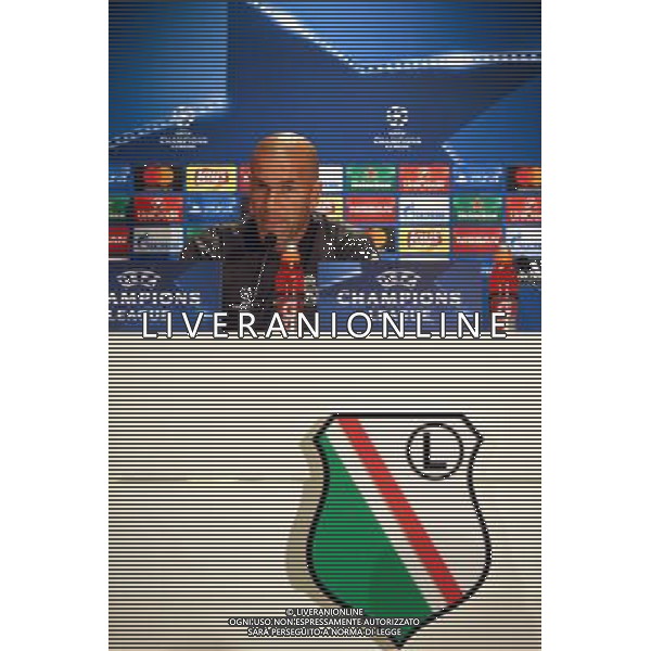 WARSZAWA 01.11.2016 KONFERENCJA PRASOWA REALU MADRYT --- REAL MADRID PRESS CONFERENCE IN WARSAW ZINEDINE ZIDANE FOT. PIOTR KUCZA/NEWSPIX.PL --- Newspix.pl AG ALDO LIVERANI SAS ONLY ITALY *** Local Caption *** www.newspix.pl mail us: info@newspix.pl call us: 0048 022 23 22 222 --- Polish Picture Agency by Ringier Axel Springer Poland