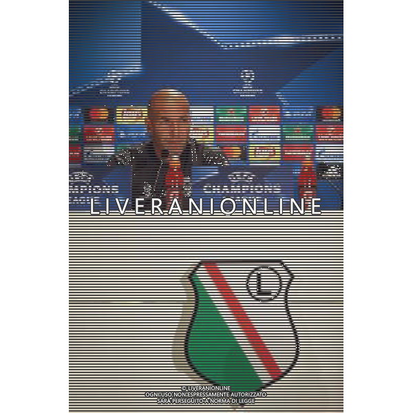 WARSZAWA 01.11.2016 KONFERENCJA PRASOWA REALU MADRYT --- REAL MADRID PRESS CONFERENCE IN WARSAW ZINEDINE ZIDANE FOT. PIOTR KUCZA/NEWSPIX.PL --- Newspix.pl AG ALDO LIVERANI SAS ONLY ITALY *** Local Caption *** www.newspix.pl mail us: info@newspix.pl call us: 0048 022 23 22 222 --- Polish Picture Agency by Ringier Axel Springer Poland