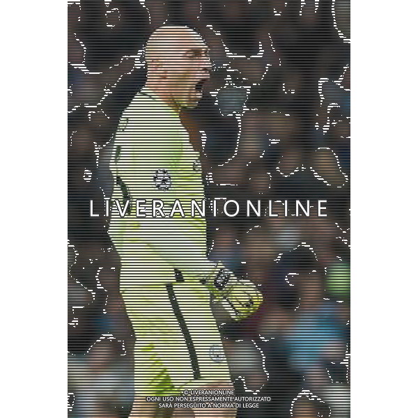2016.11.01 Manchester Pilka nozna Liga Mistrzow sezon 2016/2017 Manchester City - FC Barcelona N/z Claudio Bravo Foto Sebastian Frej / PressFocus/NEWSPIX.PL 2016.11.01 Manchester Football Champions League season 2016/2017 Manchester City - FC Barcelona Claudio Bravo Credit: Sebastian Frej / PressFocus --- Newspix.pl AG ALDO LIVERANI SAS ONLY ITALY *** Local Caption *** www.newspix.pl mail us: info@newspix.pl call us: 0048 022 23 22 222 --- Polish Picture Agency by Ringier Axel Springer Poland