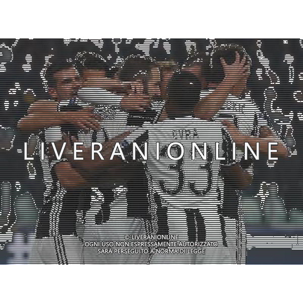 UEFA Champions League 2016/2017 Finale Fase a Girone Gruppo H Torino - 02.11.2016 Juventus-Lione Nella Foto: abbracci esultanza dopo il gol su rigore di gonzalo higuain /Ph.Vitez-Ag. Aldo Liverani
