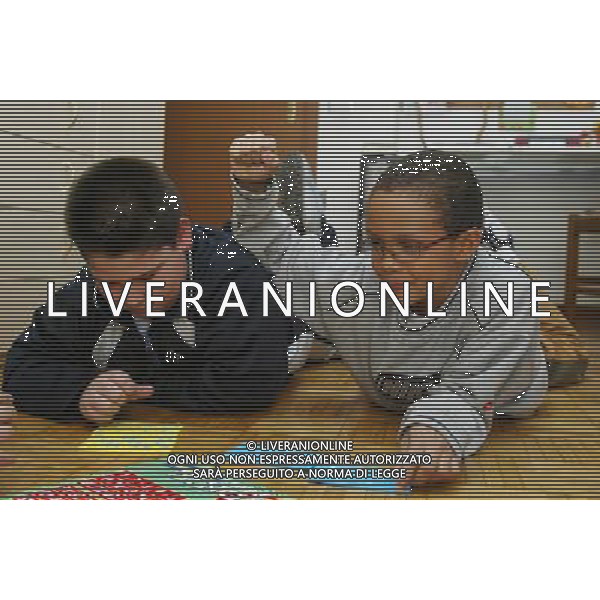 Brescia 10/03/2003 nella foto ragazzi bambini e bambino di colore che giocano foto filippo venezia-A.Liverani