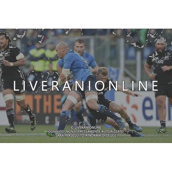 Rugby Test Match 2016 - Roma - 12.11.2016 - Stadio Olimpico - Italia vs All Blacks - nella foto: Sergio Parisse e Damian Mckenzie / Ph. Corradetti - AG. ALDO LIVERANI SAS