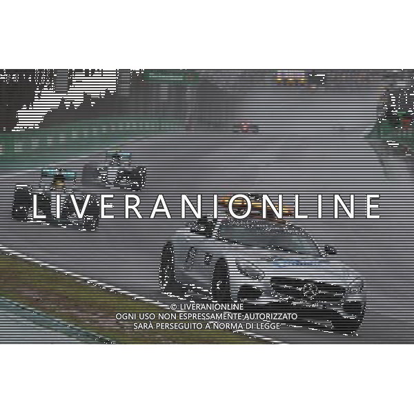Lewis Hamilton (GBR) Mercedes AMG F1 W07 Hybrid leads behind the FIA Safety Car. 13.11.2016. Formula 1 World Championship, Rd 20, Brazilian Grand Prix, Sao Paulo, Brazil, Race Day. / AGENZIA ALDO LIVERANI SAS - ITALY ONLY EDITORIAL USE ONLY - Gp Brasile Gara