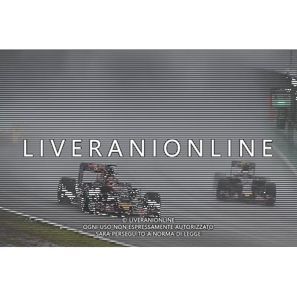 Daniil Kvyat (RUS) Scuderia Toro Rosso STR11 and Carlos Sainz Jr (ESP) Scuderia Toro Rosso STR11. 13.11.2016. Formula 1 World Championship, Rd 20, Brazilian Grand Prix, Sao Paulo, Brazil, Race Day. / AGENZIA ALDO LIVERANI SAS - ITALY ONLY EDITORIAL USE ONLY - Gp Brasile Gara