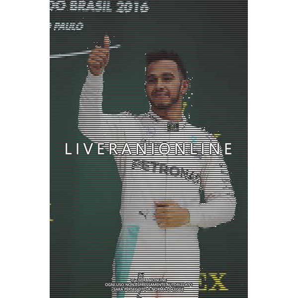 Race winner Lewis Hamilton (GBR) Mercedes AMG F1 celebrates on the podium. 13.11.2016. Formula 1 World Championship, Rd 20, Brazilian Grand Prix, Sao Paulo, Brazil, Race Day. / AGENZIA ALDO LIVERANI SAS - ITALY ONLY EDITORIAL USE ONLY - Gp F1 Brasile Gara