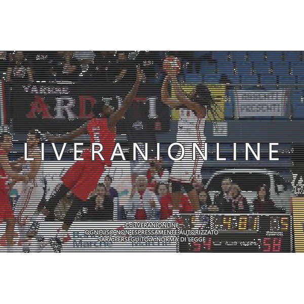 Consultinvest Pesaro vs Openjobmetis Varese 13/11/2016 nella foto: THORTON E PELLE Â©CLAUDIO ZAMAGNI/AGENZIA ALDO LIVERANI S.A.S.