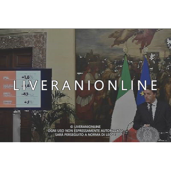Conferenza stampa sui 1000 giorni di governo - Roma - 18.11.2016 - Palazzo Chigi - nella foto: Matteo Renzi con la slide / Ph. Corradetti - AG ALDO LIVERANI SAS / AGENZIA ALDO LIVERANI SAS