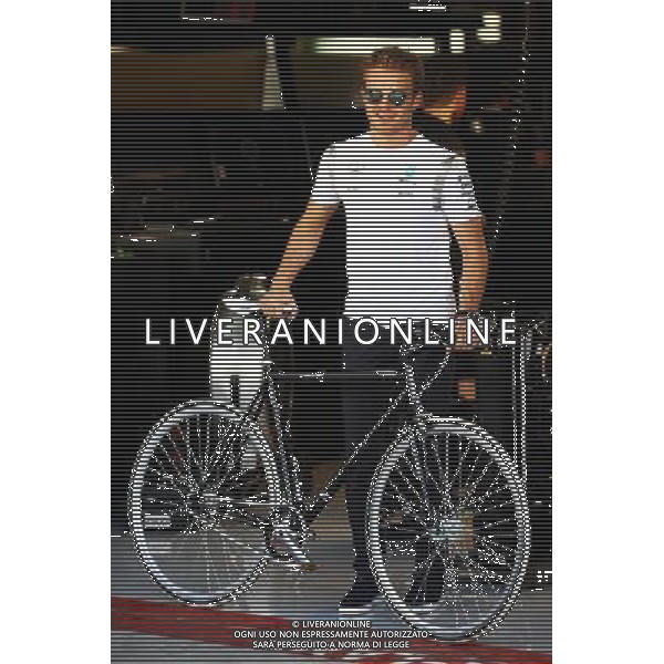 Nico Rosberg (GER) Mercedes AMG F1 with a bicycle. 24.11.2016. Formula 1 World Championship, Rd 21, Abu Dhabi Grand Prix, Yas Marina Circuit, Abu Dhabi, Preparation Day. AG ALDO LIVERANI SAS ONLY ITALY