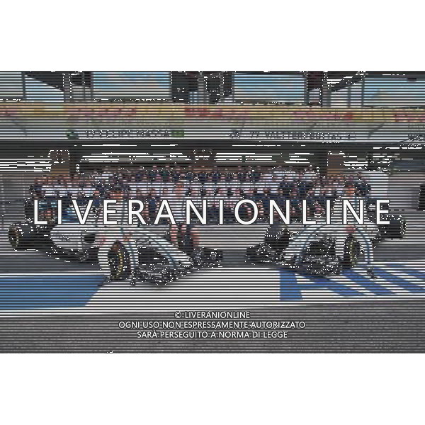 (L to R): Felipe Massa (BRA) Williams; Paul di Resta (GBR) Williams Reserve Driver; and Valtteri Bottas (FIN) Williams, at a team photograph. 24.11.2016. Formula 1 World Championship, Rd 21, Abu Dhabi Grand Prix, Yas Marina Circuit, Abu Dhabi, Preparation Day. AG ALDO LIVERANI SAS ONLY ITALY