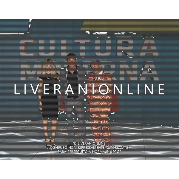 Cologno Monzese, ( MI ) 24/11/2016 Mediaset - Photocall Cultura Moderna Nella foto: Carlo Kaneba, Teo Mammucari e Laura Lena Forgia PH Lauro Montagnini AG ALDO LIVERANI SAS