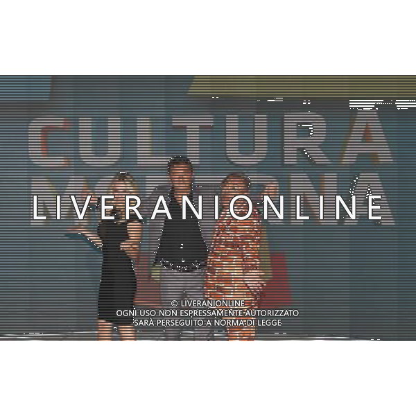Cologno Monzese, ( MI ) 24/11/2016 Mediaset - Photocall Cultura Moderna Nella foto: Carlo Kaneba, Teo Mammucari e Laura Lena Forgia PH Lauro Montagnini AG ALDO LIVERANI SAS