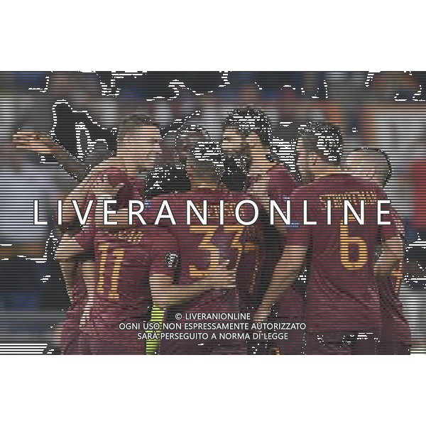 UEFA Europa League 2016-2017 Fase a gironi Gruppo E Roma 24.11.2016 - AS Roma vs FC Viktoria Plzen - nella foto: Edin Dzeko festeggiato dai compagni /Ph.Corradetti-Ag. Aldo Liverani