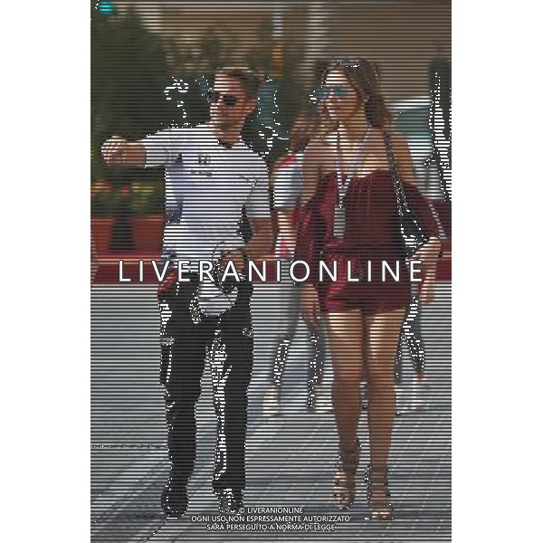 Jenson Button (GBR) McLaren with his girlfriend Brittny Ward (USA). 25.11.2016. Formula 1 World Championship, Rd 21, Abu Dhabi Grand Prix, Yas Marina Circuit, Abu Dhabi, Practice Day. AG ALDO LIVERANI SAS ONLY ITALY