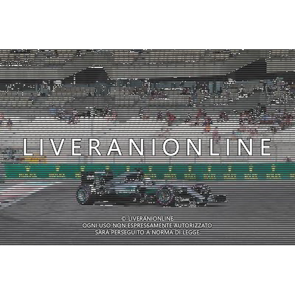 Lewis Hamilton (GBR) Mercedes AMG F1 W07 Hybrid spins in the first practice session. 25.11.2016. Formula 1 World Championship, Rd 21, Abu Dhabi Grand Prix, Yas Marina Circuit, Abu Dhabi, Practice Day. AG ALDO LIVERANI SAS ONLY ITALY
