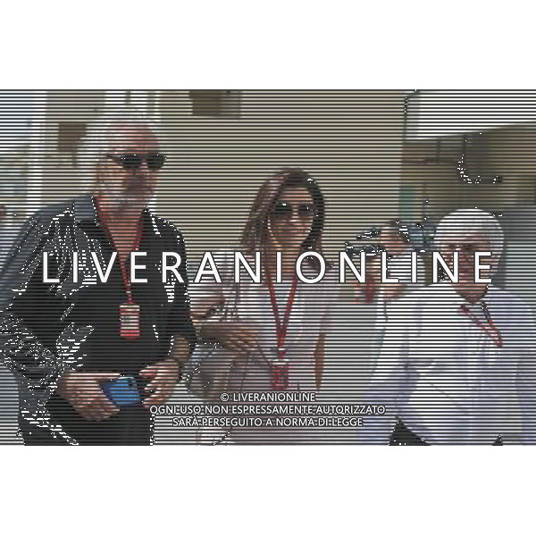 (L to R): Flavio Briatore (ITA) with Fabiana Flosi (BRA) and her husband Bernie Ecclestone (GBR). 26.11.2016. Formula 1 World Championship, Rd 21, Abu Dhabi Grand Prix, Yas Marina Circuit, Abu Dhabi, Qualifying Day. AG ALDO LIVERANI SAS ONLY ITALY