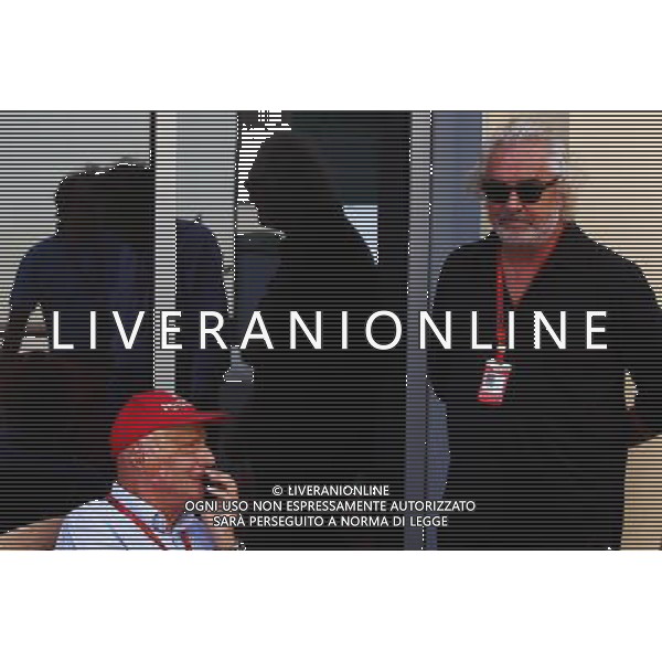 (L to R): Niki Lauda (AUT) Mercedes Non-Executive Chairman with Flavio Briatore (ITA). 26.11.2016. Formula 1 World Championship, Rd 21, Abu Dhabi Grand Prix, Yas Marina Circuit, Abu Dhabi, Qualifying Day. AG ALDO LIVERANI SAS ONLY ITALY