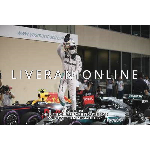 Pole for Lewis Hamilton (GBR) Mercedes AMG F1 W07 . 26.11.2016. Formula 1 World Championship, Rd 21, Abu Dhabi Grand Prix, Yas Marina Circuit, Abu Dhabi, Qualifying Day. AG ALDO LIVERANI SAS ONLY ITALY