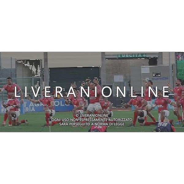 Italia - Tonga terzo test match di rugby Padova 26 novembre 2016 nella foto i giocatori del Tonga prima del fischio d\'inizio, nella tipica danza locale di guerra ©GARBUIO / AGENZIA ALDO LIVERANI SAS 